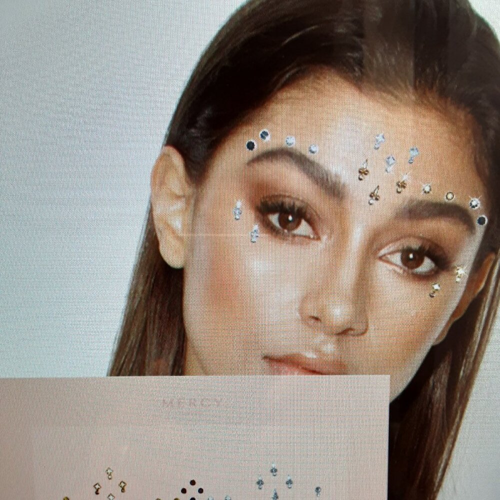 Face Jewels - Indian Bindi - 20 packets assorted